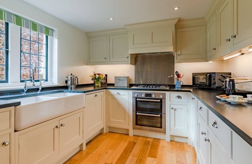 Tetbury Cottage | Pet-Friendly Charlton Down Cottage with Breakfast & More
