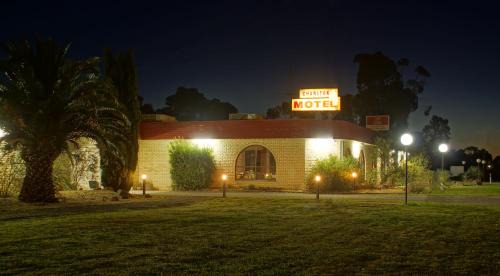 Charlton Hotel | Pet-Friendly Charlton Motel with Oceanfront Pool Access