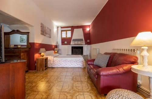 Ramponio Verna Apartment | Discover Comfort by the Lakes and Mountains - Pet Friendly