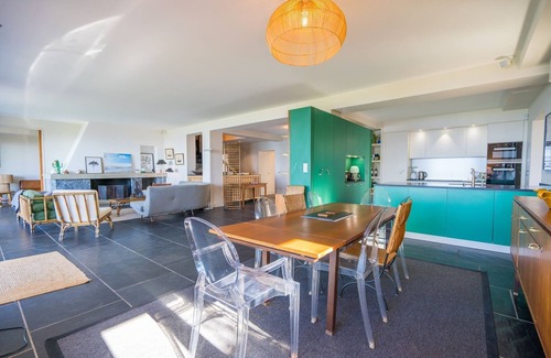 Pyla-sur-Mer Villa | Authentic Villa with Private Access to the Bassin