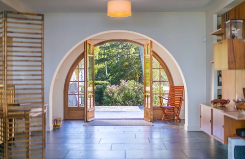 Pyla-sur-Mer Villa | Authentic Villa with Private Access to the Bassin