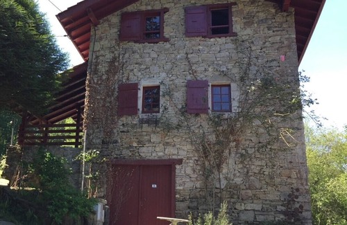 Behobie House | Relaxed Retreat in a 17th-Century Sheepfold, Rated 10/10