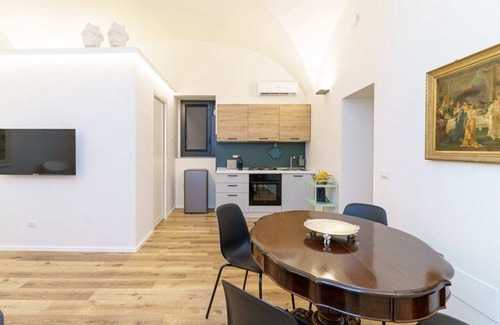 Catania City Centre Apartment | Stylish Apartment with Spa and Hot Tub in City Center