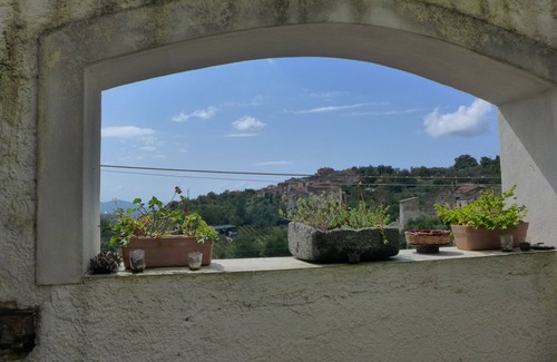 Sessa Aurunca Apartment | Authentic Escape: Relax in Rural Serenity with Ocean Views