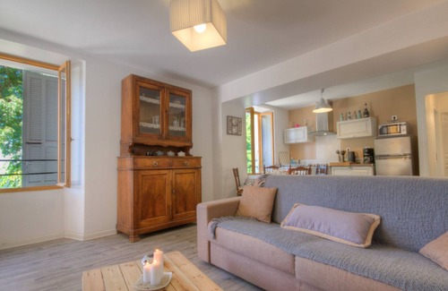 Pila-Canale Apartment | Beautiful Views with Garden and Spa for Your Getaway