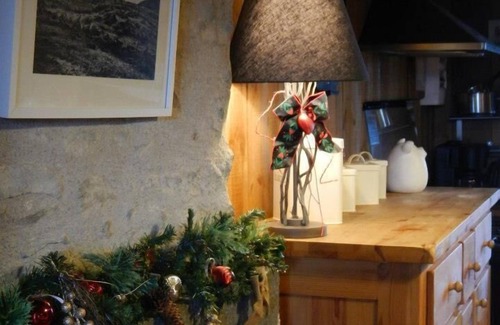 Dienne House | Cozy Cottage in Dienne with Spa, Breakfast & Family Fun