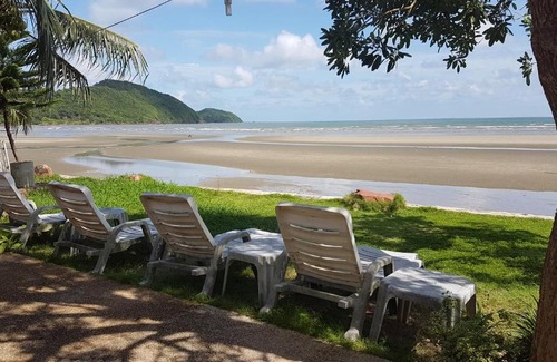 Khlong Khut Hotel | Relax at Charm de Chao Lao with Oceanfront Views