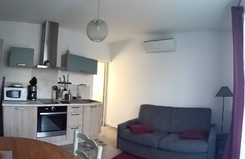 Saint-Paul-Trois-Chateaux Apartment | Quaint Apartment in Villa with Family-Friendly Amenities