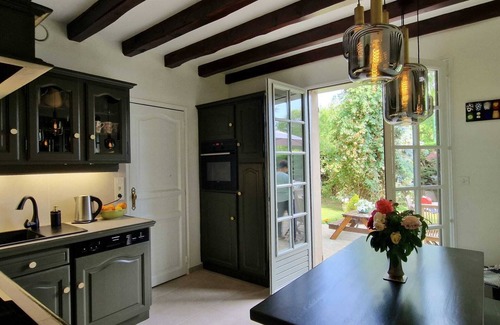 Sainte-Genevieve-les-Gasny House | Peaceful Getaway Near Giverny - 5 Bedrooms and Ocean View