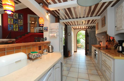 Saumane-de-Vaucluse House | Delightful Stay in Provence: Pet-Friendly with Pool Access