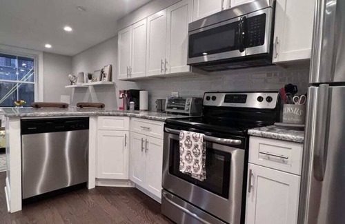Fitler Square Apartment | Discover Rittenhouse Charm with Patio & Pet-Friendly Perks