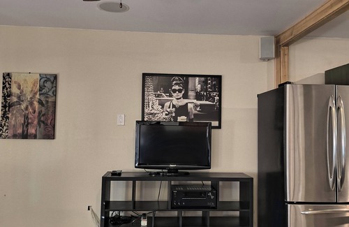 Tampa House | Charm meets convenience in this delightful duplex-family house.