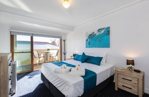 Adelaide Central Business District House | Delightful Stay at Charm on Carrington - 4-Star Family Friendly
