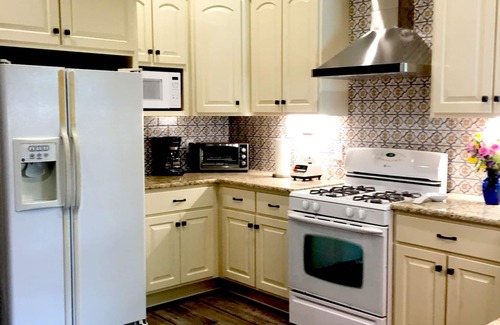 Capitol Hill House | Stylish Escape in Downtown Little Rock with Spa & Breakfast
