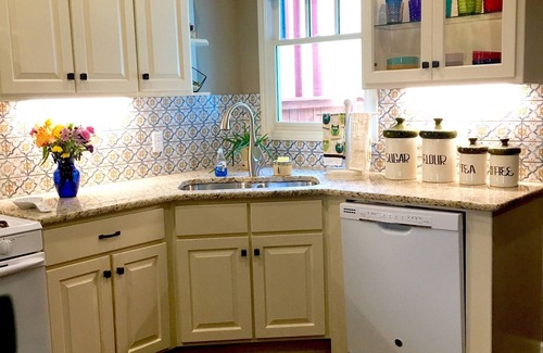 Capitol Hill House | Stylish Escape in Downtown Little Rock with Spa & Breakfast