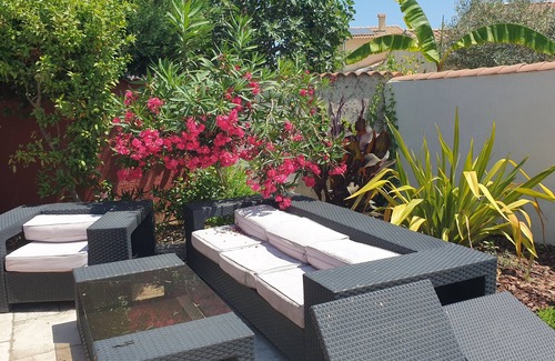 Villeneuve-les-Maguelone Apartment | Inviting Studio with Pool Access in Residential Area