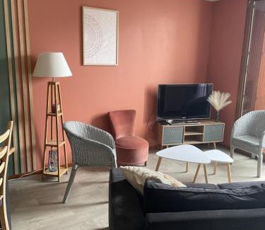 Saint-Jacques-de-la-Lande Apartment | Spacious Apartment with Pet-Friendly Amenities & High Rating