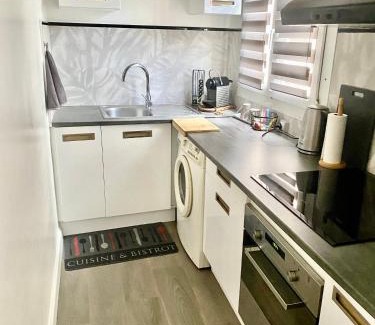 Montrouge Apartment | Inviting 2-Room Haven with Breakfast & Family-Friendly Perks