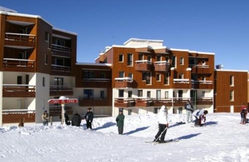 Prapoutel Apartment | Inviting 2-Bedroom Apartment with Balcony and Mountain Views