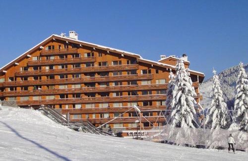 Meribel-Mottaret Apartment | Scenic 2-Bedroom Retreat with Ski Access & Pet Welcome