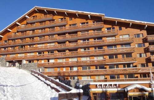 Meribel-Mottaret Apartment | Scenic 2-Bedroom Retreat with Ski Access & Pet Welcome