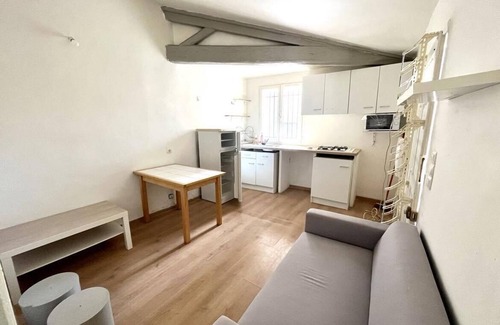 La Belle de Mai Apartment | Inviting 2-Room Belle de Mai with Spa & Hot Tub