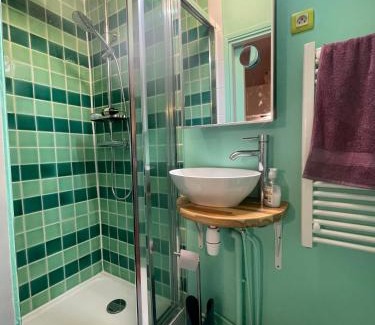 Montmartre Apartment | Elegant 2-Bedroom Escape in Paris Montmartre - Rated 9.5