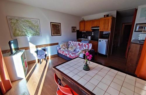 Isola Apartment | Cozy 2-Bedroom Retreat with Ski Access and Terrace