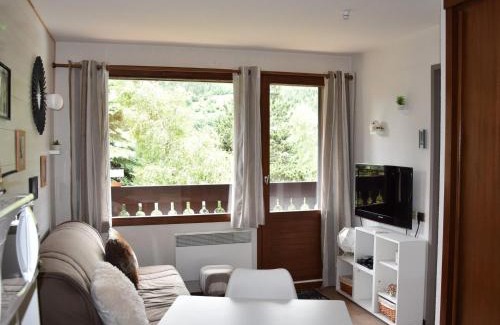 Pralognan-la-Vanoise Apartment | Cozy 2P with Balcony, Pool Access & Mountain Views