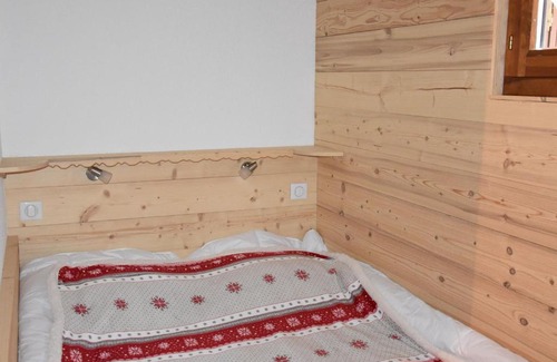 Pralognan-la-Vanoise Apartment | Inviting 2-Bedroom Retreat with Garden & Heated Pool