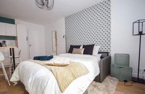 Bourgogne Apartment | Stylish 2P in the Heart of Orléans - Family-Friendly Stay