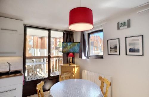 Les Bruyeres Apartment | Modern 2P Apartment with Balcony & Ski Access in Les Menuires