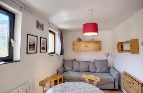Les Bruyeres Apartment | Modern 2P Apartment with Balcony & Ski Access in Les Menuires