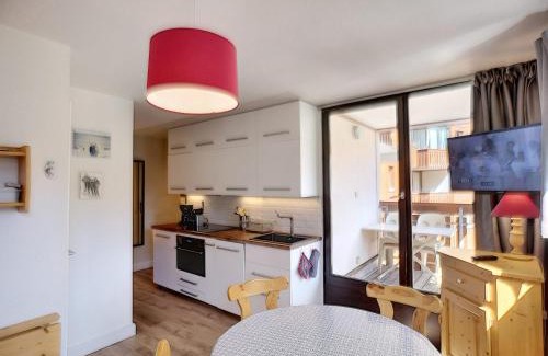 Les Bruyeres Apartment | Modern 2P Apartment with Balcony & Ski Access in Les Menuires