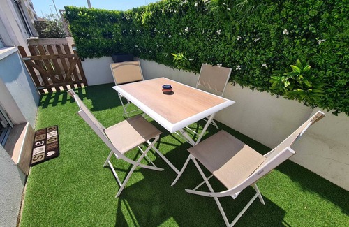 Palavas-les-Flots Apartment | Cozy T3 Apartment Steps from the Beach with Pool & Spa