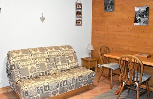 Pralognan-la-Vanoise Apartment | Cozy 2-Room Apartment with Balcony Near Slopes in Pralognan