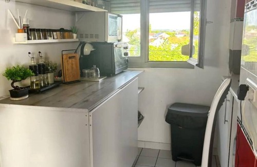 Aulnay-sous-Bois Apartment | Peaceful Child-Friendly Retreat at Appartement Calme