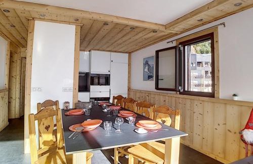 Les Menuires Apartment | Mountain View Retreat: Pet-Friendly, Parking & Perfect for 10