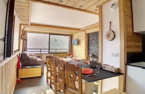Les Menuires Apartment | Mountain View Retreat: Pet-Friendly, Parking & Perfect for 10