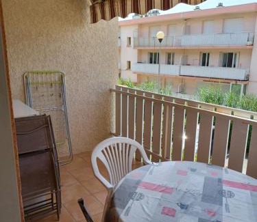 Les Sablettes Apartment | Cozy Apartment Just 500m from Sablettes Beach