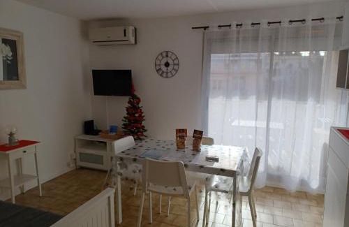 Les Sablettes Apartment | Cozy Apartment Just 500m from Sablettes Beach