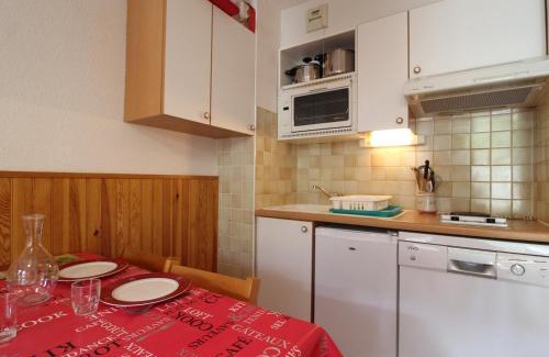 Lanslevillard Apartment | Charmant appart pour 4 au centre de Lanslevillard, balcon, parking - FR-1-508-201