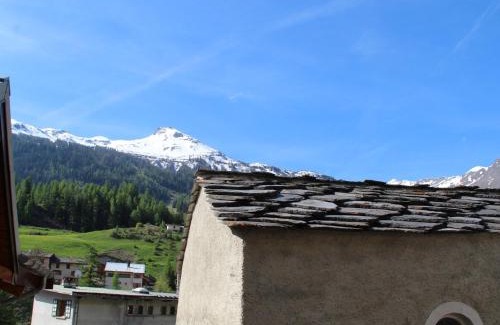 Lanslevillard Apartment | Charmant appart pour 4 au centre de Lanslevillard, balcon, parking - FR-1-508-201