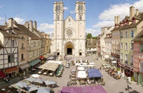 Chalon-sur-Saone Apartment | Cozy City Apartment with Courtyard - Family Friendly Stay