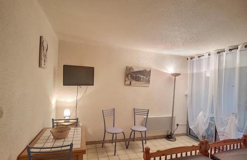 Lamalou-les-Bains Apartment | Cozy Apartment with Terrace & Free Parking near Lamalou