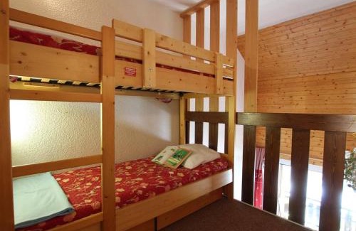Vallouise-Pelvoux Apartment | Beautiful Apartment with Balcony View in Puy-Saint-Vincent