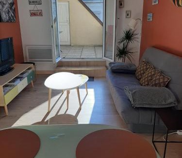 Nogent-le-Rotrou Apartment | Central Apartment Le Ronsard: Child-Friendly Retreat