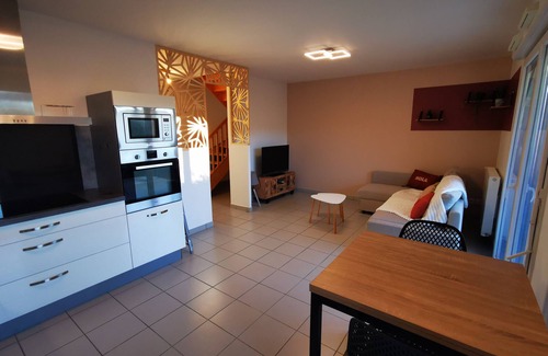 Gap Apartment | Inviting Apartment for 6 with Garden and Spa Amenities