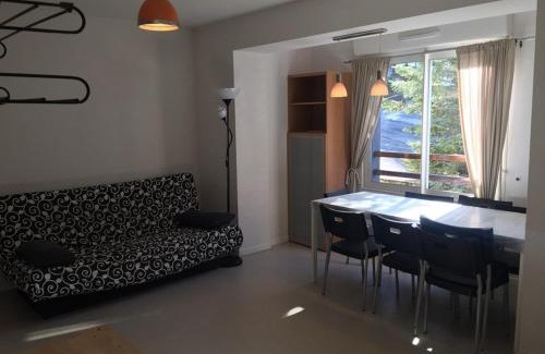 Arette Apartment | Cozy Apartment at the Foot of the Slopes for 6 Guests