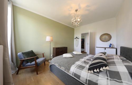 Centre Ville Apartment | Central Apartment Steps from the Palace - Rated 9/10